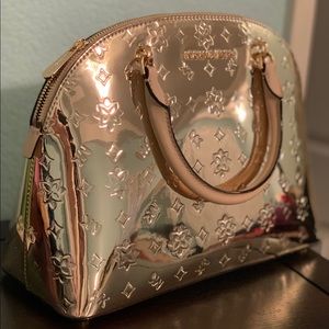 Michael Kors - EMMY - PALE GOLD Mirror LG Dome Bag
